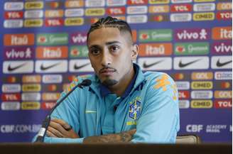 Raphinha em coletiva pela seleção (Foto: Rafael Ribeiro/CBF