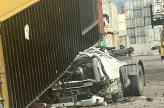 Caminhoneiro morre ao ser esmagado por contêiner no Porto de Santos 