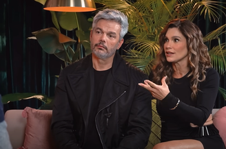 Flávia Alessandra e Otaviano Costa em podcast