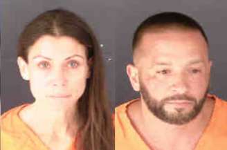 Casal Trista L. Reilly, de 43 anos, e Christopher Drew Arnold, de 42, foram presos após serem vistos fazendo atos sexuais em voo