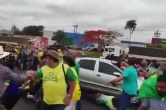 Professor é acusado de atropelar grupo durante manifestação bolsonarista em rodovia no interior de SP