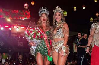 Paolla Oliveira passa faixa de rainha de bateria da Grande Rio para Virgínia Fonseca 