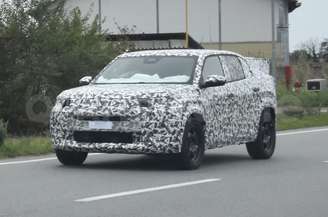 Nova geração do Fiat Fastback flagrada em testes na Itália