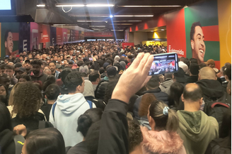 Usuários da Linha 4-Amarela ficaram amontoados nas estações na manhã desta terça-feira, 21