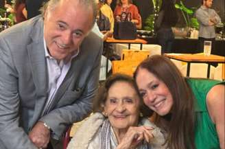 Tony Ramos, Laura Cardoso e Susana Vieira juntos em gravação de fim de ano da Globo 