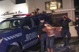 Suspeito deu um soco no jovem que tentou separar a briga