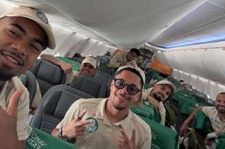 Elenco do Palmeiras embarca com destino a Lima para final  da Libertadores