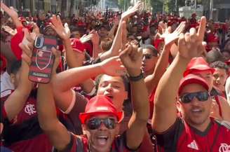 Torcida do Flamengo já tomou as ruas do rua para comemorar a Liberta 