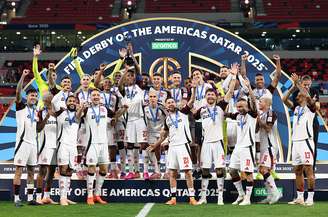Flamengo bate o Cruz Azul, do México, e celebra título do Derby das Américas