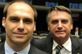 Eduardo e Jair Bolsonaro respondem por processos na Justiça 