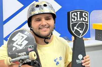 Nando Araújo é conhecido nas redes sociais como 'Skatista Cego'