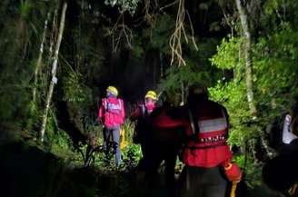Bombeiros tentam localizar mãe e filha desaparecidas em rio em Santa Catarina