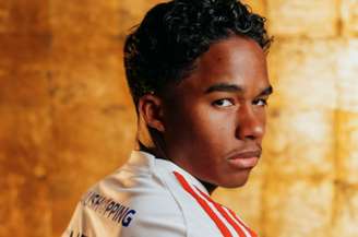 Endrick foi a campo nesta sexta-feira e participou da atividade com os seus novos companheiros do Lyon