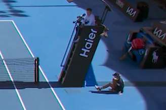 Incidente aconteceu no fim do segundo set da partida entre Ekaterina Alexandrova e Zeynep Sonmez; termômetros marcavam 28 °C  