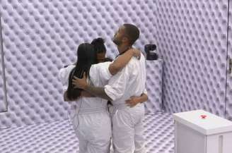 Chaiany, Gabriela, Leandro e Matheus resistem ao quarto branco e entram no BBB26