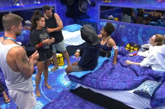 Briga generalizada por divisão de camas esquentou a madrugada no BBB26