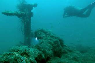 Navio naufragou após ser torpedeado por um submarino alemão 