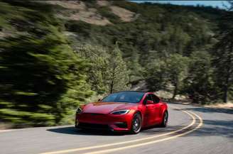 Carro envolvido em acidente é Model S, da Tesla, equipado com Autopilot