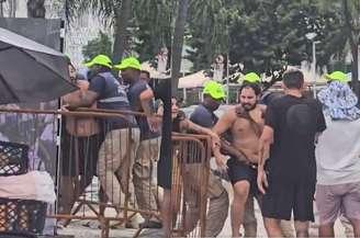 Agentes da Seop do Rio são flagrados agredindo professor que questionou abordagem a morador de rua  