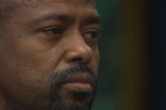 Leandro Boneco chorou ao encarar botão da desistência no BBB 26