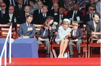 Princesa Diana achava que William não seria capaz de ser rei e preparou Harry para o posto, revela amigo