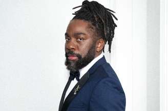 Lázaro Ramos usa look da Boss na cerimônia do Oscar 2023