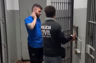 Tiago Santineli mostra momento na delegacia