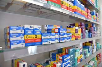 Pela norma, os estabelecimentos poderão montar uma área de farmácia ou drogaria na área de vendas