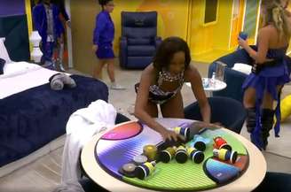 IZA mexeu na mesa tática da líder Samira para que brothers não vissem jogo
