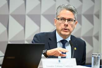 O relatório é assinado pelo senador Alessandro Vieira (MDB-SE)