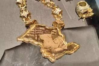 Colar com imagem de Pablo Escobar é apreendido em operação que prendeu MC Ryan SP e Poze do Rodo