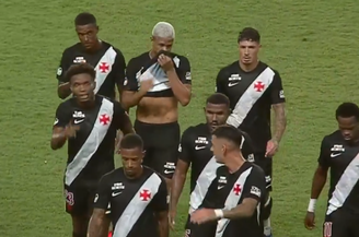 Discussão entre Thiago Mendes e Puma Rodriguez, jogadores do Vasco
