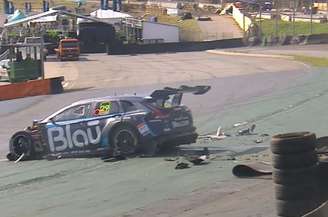 Carro de Daniel Serra bateu na entrada de uma curva em Interlagos 