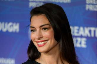Anne Hathaway já fez mini lifting facial