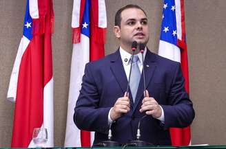 Roberto Cidade é eleito governador do Amazonas em eleição indireta