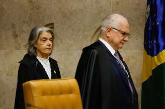 O ministro Fachin e a ministra Cármen Lúcia, relatora do Código de Ética para o STF, participaram de evento do STJ