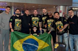 ‘Parças’ de Neymar viajam para Copa uniformizados