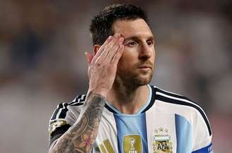 Messi teve um pequeno corte no olho direito depois de levar uma cotovelada no jogo contra a Suíça