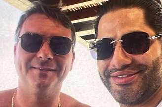Flávio Bolsonaro tem foto com 'Sicário' divulgada por site, mas nega conhecê-lo