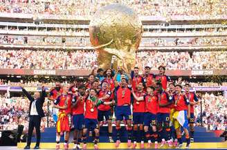Trump e Infantino foram removidos da foto oficial de campeão pela Seleção Espanhola