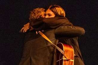 Olivia Vedder homenageia Glen Hansard após tragédia Tive 22 anos com um tio