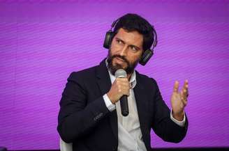 Ronaldo Lemos explica quais as três principais armadilhas da IA: delegar a mente, humanizá-la e o êxtase da produtividade