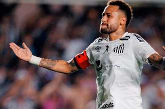 Neymar marcou dois gols no empate do Santos com o Flamengo