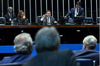 Proposta será votada pelo plenário em dois turnos; para ser aprovada precisa receber 49 votos favoráveis em cada uma das votações 