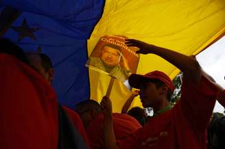 Milhares de venezuelanos ocuparam as ruas de Caracas nesta quarta-feira para comemorar os 55 anos do fim da ditadura