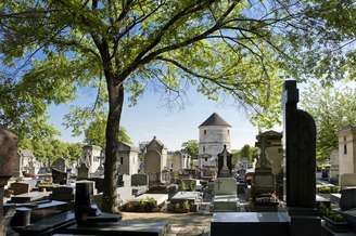 <p>Cemitério é opção de passeio em Paris</p>