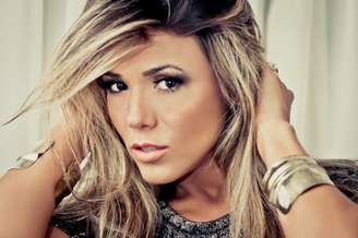 Exigente com o visual que exibe na TV e nas revistas, apresentadora e atriz não se esquece dos cuidados com a beleza da cútis