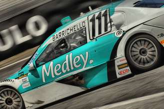 <p>Rubens Barrichello teve problemas em sua estreia na Stock Car</p>