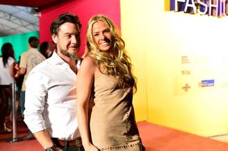 <p>Adriane Galisteu foi ao Fashion Rio com o marido, o empresário Alexandre Iódice</p>