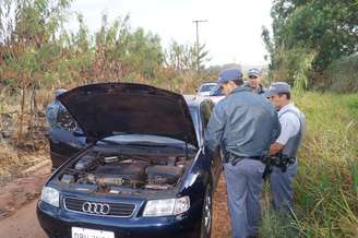 <p>Audi que seria usado em furto de agência bancária no município de Itobi foi encontrado na manhã desta sexta-feira em Casa Branca</p>